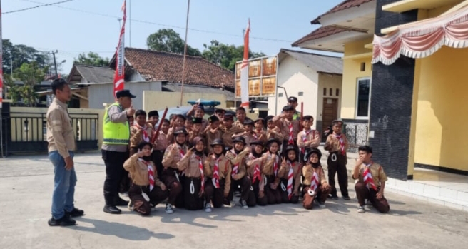 Personil Polsek Jatisari Edukasi Kamtibmas kepada Anak-Anak Pramuka