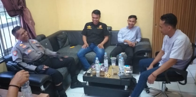 Bhabinkamtibmas Polsek Jatisari Himbauan Kamtibmas Ke Kepala Desa Barugbug