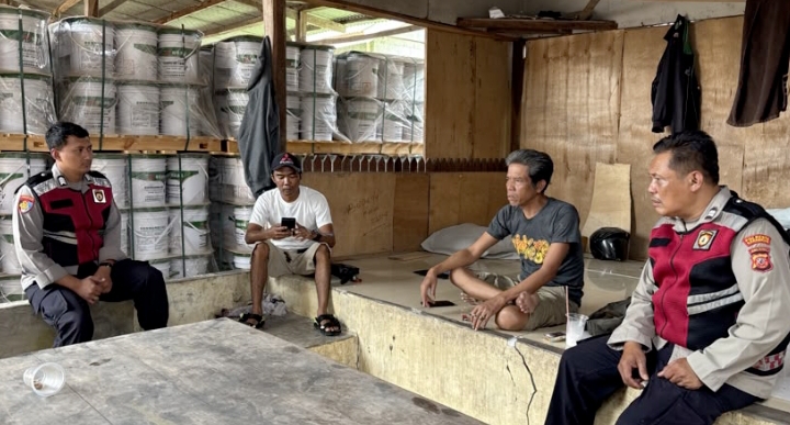Polsek Telukjambe Barat Himbau Warga Dusun Karadak Jangan Tergiur Iming Iming Gaji Besar