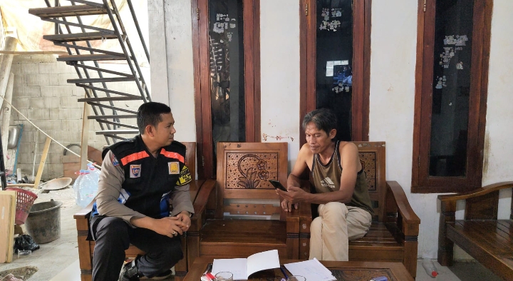 Bhabinkamtibmas Desa Walahar Ingatkan Warga Waspada Penipuan Online dan Jaga Data Pribadi