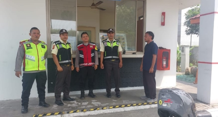 Personil Polsek Telukjambe Barat Berikan Penyuluhan Jaga Kamtibmas Kepada Security PT. Toyota Plant III