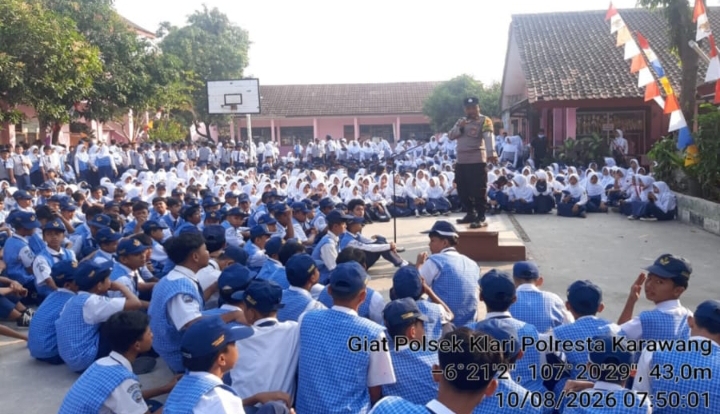 Personil Binmas Polsek Klari Polresta Karawang Berikan Penyuluhan Bahaya Tawuran dan Bullying