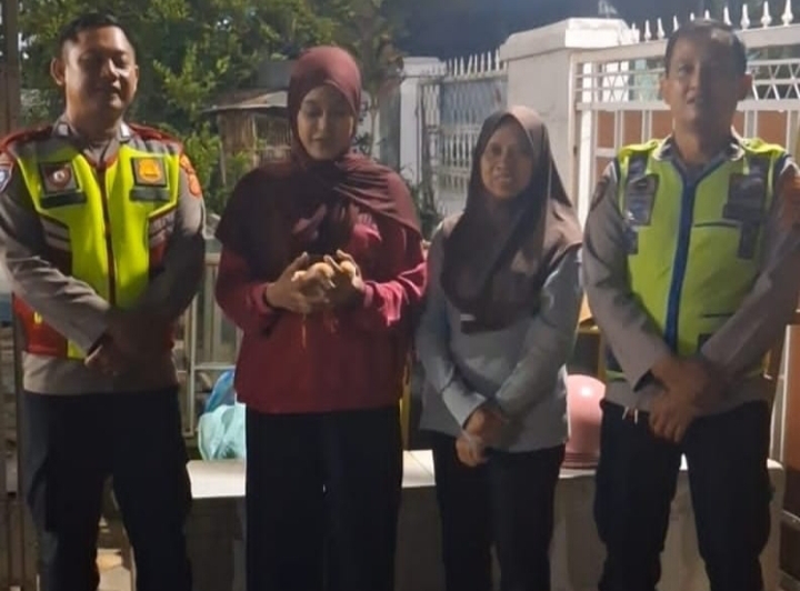 “GAZZ Karawang”, Takut Pulang Sendiri, Dua Perempuan Minta Bantuan Polisi hingga Diantar ke Rumah