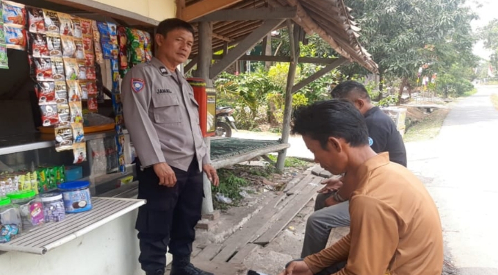 Bhabinkamtibmas Desa Klari Ingatkan Warga Waspada Penipuan Online