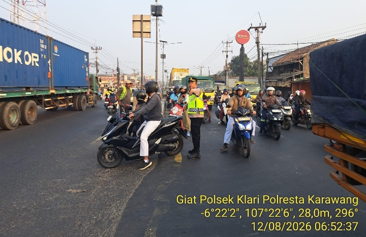 Laksanakan Sapa Pagi, Kapolsek Klari bersama Anggota Siaga Gatur Pagi di Jalur Arteri Jalan Raya Klari-Kosambi