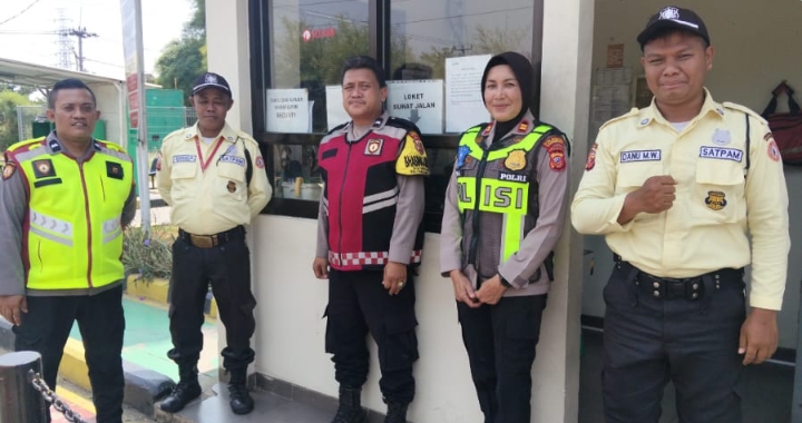 Kapolsek Telukjambe Barat bersama Anggota Lakukan Patroli Sapa Warga, Sambangi Security Pt. Glico Wing