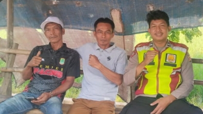 Bhabinkamtibmas Polsek Jatisari Polresta Karawang Patroli Sapa Warga Desa Pacing