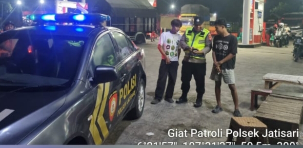 Polsek Jatisari Melaksanakan Patroli KRYD Malam, Sasaran SPBU Sukamaju