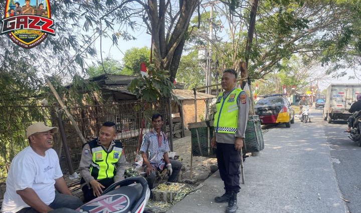 Cegah Tawuran, Personil Polsek Telukjambe Barat Sapa Warga Edukasi Para Orangtua