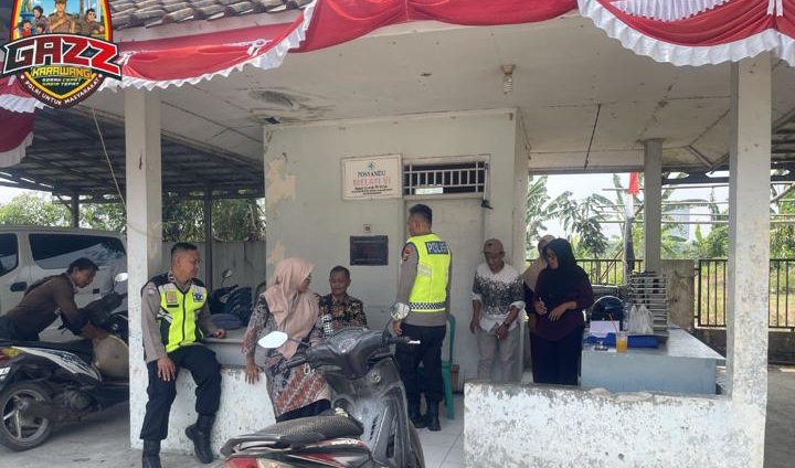 Personel Polsek Telukjambe Barat Patroli Sapa Warga, Sambangi Kader Posyandu ‎
