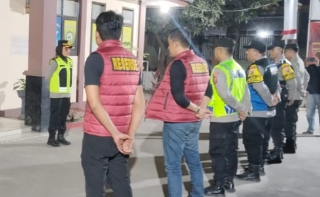 Kapolsek Jatisari Pimpin Apel Siaga Kesiapan Patroli Sapa Warga Malam Minggu