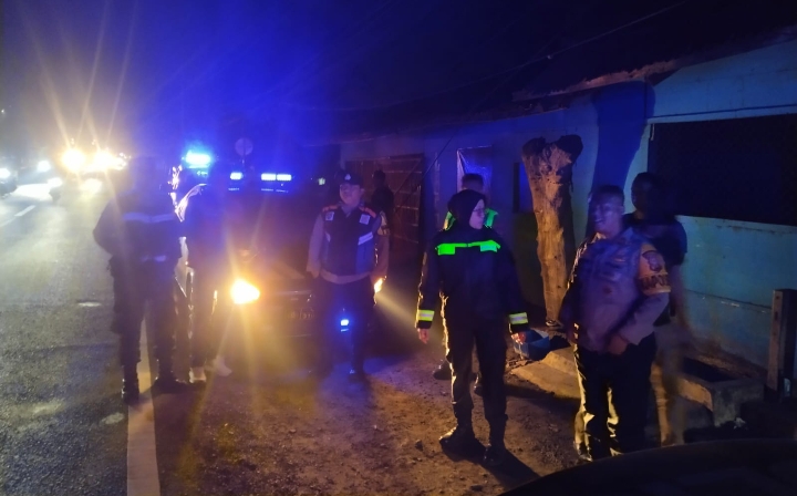 Polsek Jatisari Kolaborasi Dengan Polsek Patokbeusi Subang Patroli Gabungan Antisipasi GuKamtibmas di Perbatasan