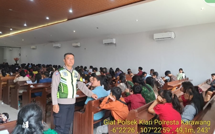 Personil Polsek Klari Amankan Ibadah Kebaktian Umat Nasrani