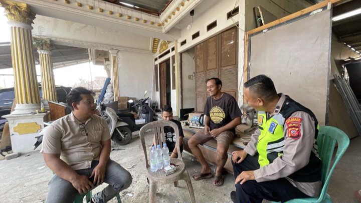 Pendekatan Kepada Masyarakat, Personil Polsek Telukjambe Barat Melaksanakan Patroli Sapa Warga