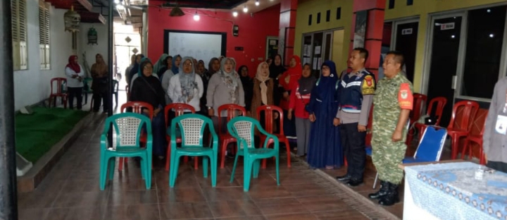 Personel Bhabinkamtibmas Polsek Jatisari Monitoring dan Pengamanan Pemilihan Ketua BPD Desa Balonggandu