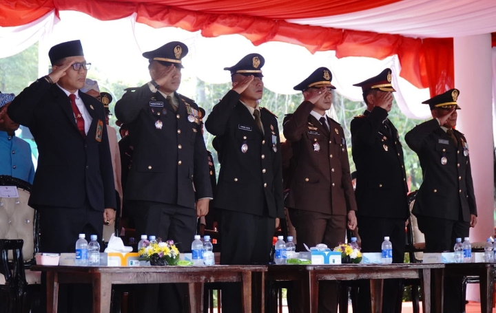 Upacara HUT ke-81 Kemerdekaan RI di Karawang Berlangsung Khidmat dan Kondusif