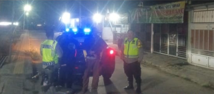 Polsek Jatisari Laksanakan Patroli Malam Sapa Warga, Sampaikan Himbauan Kamtibmas
