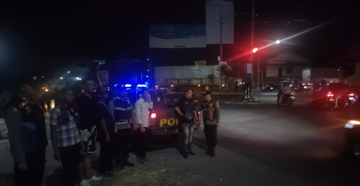 Antisipasi Tawuran dan 3C di Wilayah Klari, Polsek Klari Gelar Patroli Skala Besar Malam Hari