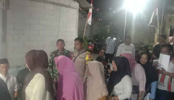 Sinergitas Bhabinkamtibmas Polsek Klari bersama Babinsa Monitoring dan Pengamanan Pemilihan Ketua BPD Desa Karanganyar