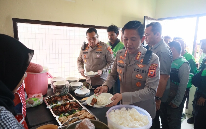 Kapolresta Karawang Resmikan Warung Ojol, Wujud Kepedulian dan Kedekatan dengan Pengemudi Ojek Online