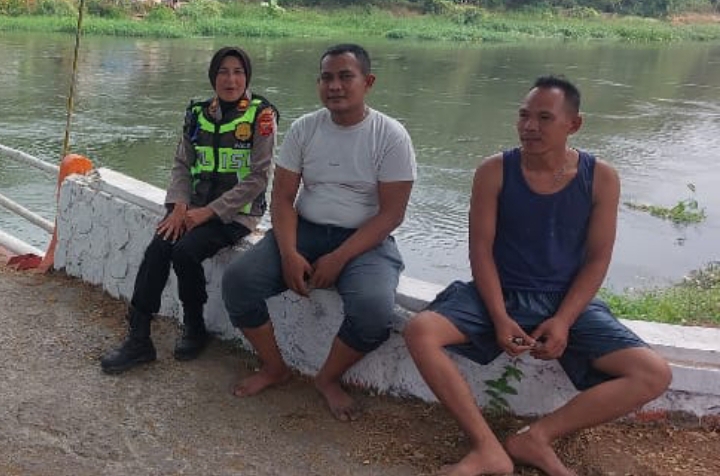 Kapolsek Telukjambe Barat Sampaikan Pesan Kamtibmas kepada Warga Desa Margamulya