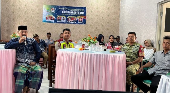 Personil Bhabinkamtibmas Polsek Jatisari Patikan Kegiatan Pemilihan Anggota BPD di Desa Pacing Kondusif