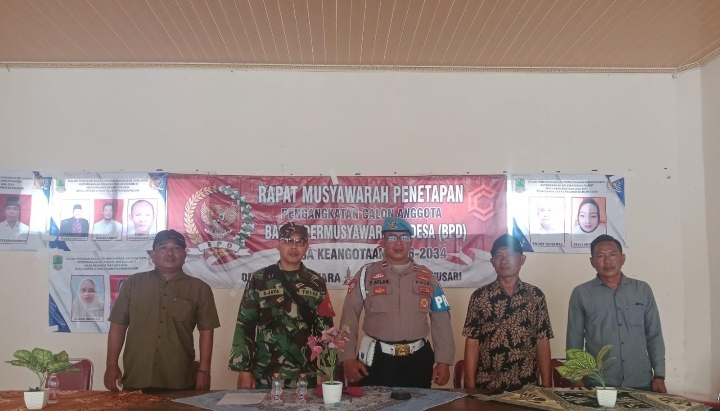 Giat Patroli Personel Polsek Banyusari Mengawal Jalannya Rapat Penetapan BPD Desa Cicinde Utara