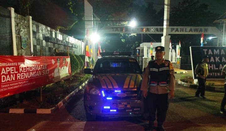 Jaga Kondusivitas Wilayah Perbatasan, Personel Gabungan Piket Fungsi Polsek Klari Patroli Dinihari