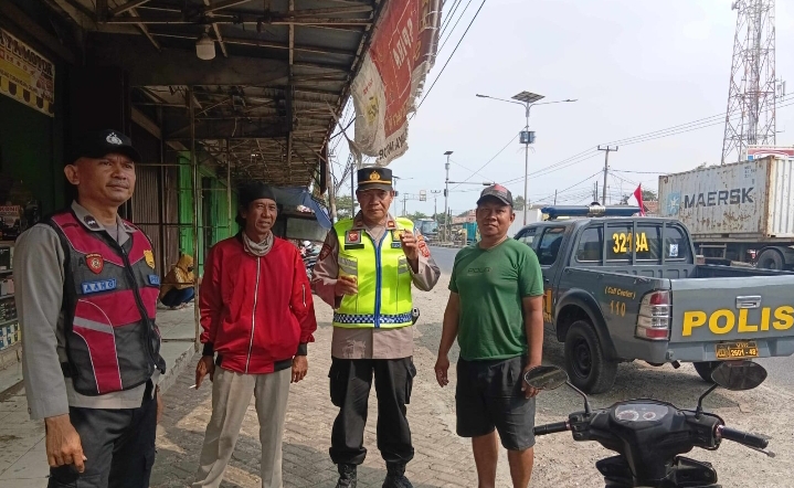 Patroli Sapa Pagi, Panit Binmas Polsek Sambangi Warga Sampaikan Pesan Kamtibmas ‎