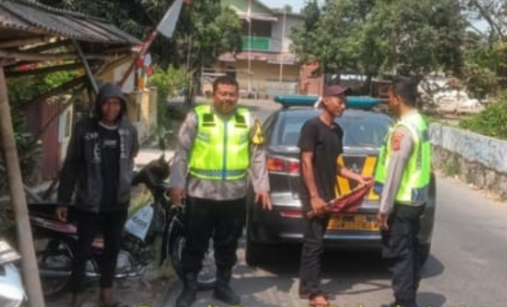 Personil Polsek Jatisari Melaksanakan Patroli Sapa Warga, Berikan Himbauan Kamtibmas di Pangkalan Ojeg