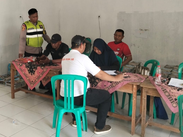 Bhabinkamtibmas Desa Cibalongsari Sosialisasi dan Edukasi Kamtibmas Kepada Warga