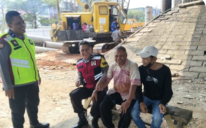 Personil Polsek Telukjambe Barat Sosialisasi Pilkades Digital ‎