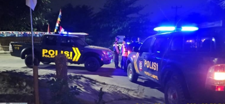 Patroli Bersentuhan Polsek Klari Bersama Polsek Purwasari Pastikan Perbatasan Kondusif
