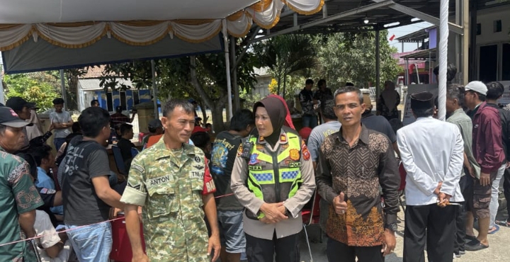 Sinergitas TNI-Polri Monitoring Kegiatan Pemilihan Anggota BPD Desa Karangligar ‎