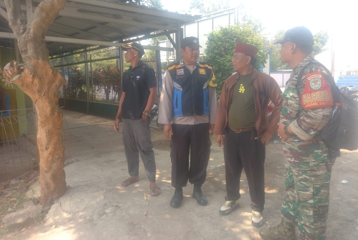 Sinergitas TNI-POLRI Bersama Pemdes Cikalongsari Melaksanakan Monitoring Kegiatan Pemilihan Anggota BPD