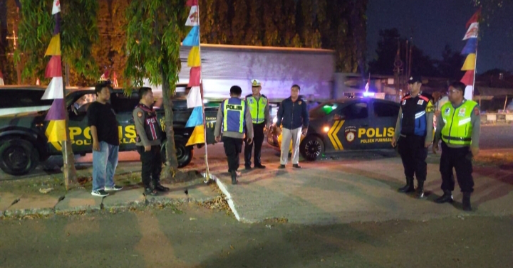 Patroli Bersentuhan Polsek Klari Bersama Polsek Purwasari Pastikan Perbatasan Aman Kondusif