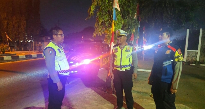 Patroli Malam, Piket Pawas Bersama Samapta dan Bhabinkamtibmas Sasar Taman Makam Pahlawan