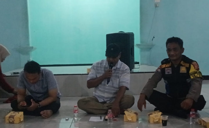 Bhabinkamtibmas Polsek Klari Monitoring Pemilihan Anggota BPD Desa Cimahi