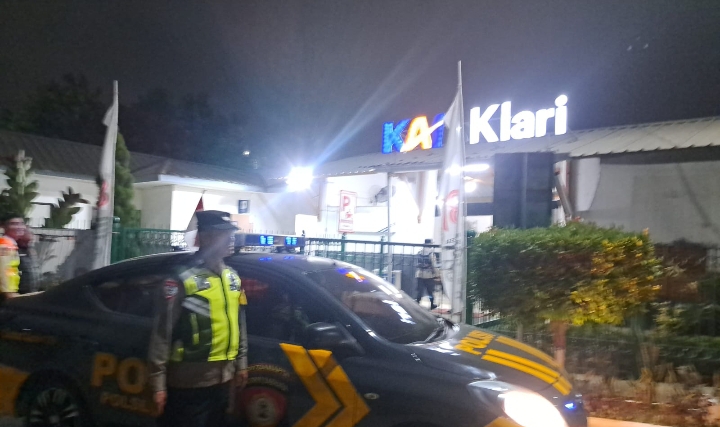 Personil Polsek Klari Lakukan Patroli Malam Sasaran Stasiun KAI Klari