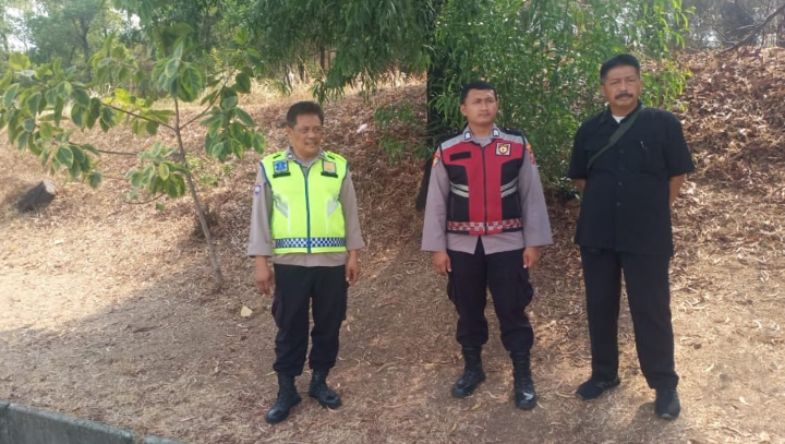 Personil Patroli Polsek Telukjambe Barat Sambangi Security Kawasan KIIC