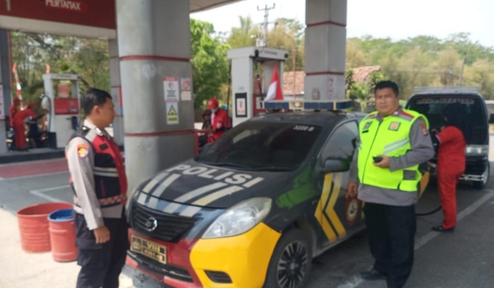 Patroli Polsek Telukjambe Sambangi SPBU Wanasari