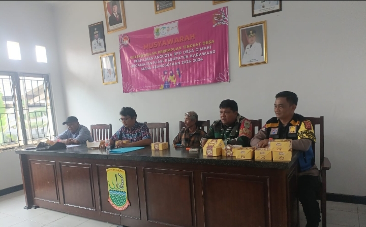 Bhabinkamtibmas Polsek Klari Monitoring Musdes Keterwakilan Perempuan Pengisian Anggota BPD Desa Cimahi