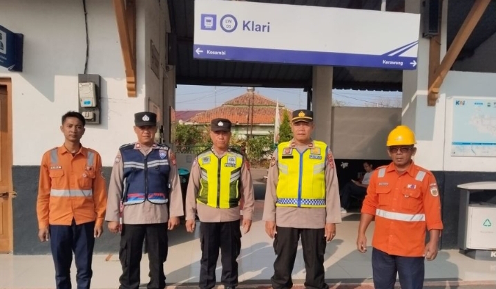 Polsek Klari Siaga 1 di Stasiun KA, Antisipasi Keberangkatan Masa UNRAS Ke Jakarta