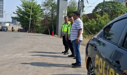 Personil Polsek Telukjambe Barat Lakukan Patroli di Bunderan Novotel