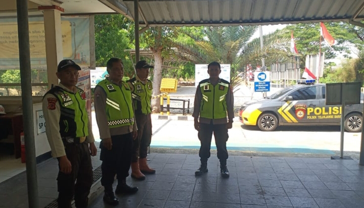 Personil Polsek Telukjambe Barat Berikan Penyuluhan Kamtibmas kepada Security Pertamina SP Cicauh ‎