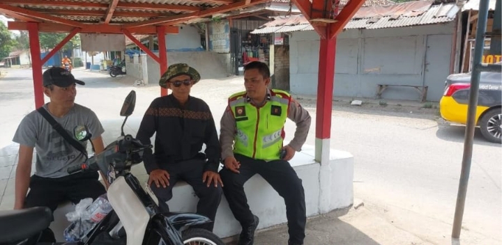 Polsek Telukjambe Barat Gencarkan Patroli Siang, Sapa Warga di Pangkalan Ojeg