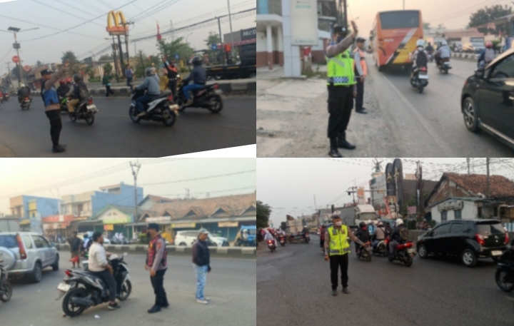 Personil Polsek Klari Melaksanakan Patroli Sapa Pagi Gatur Lalin di Sepanjang Jalan Raya Klari-Kosambi