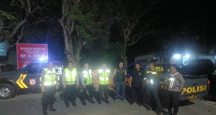 Polsek Klari Bersama Polsek Ciampel Melaksanakan Patroli Malam di Perbatasan