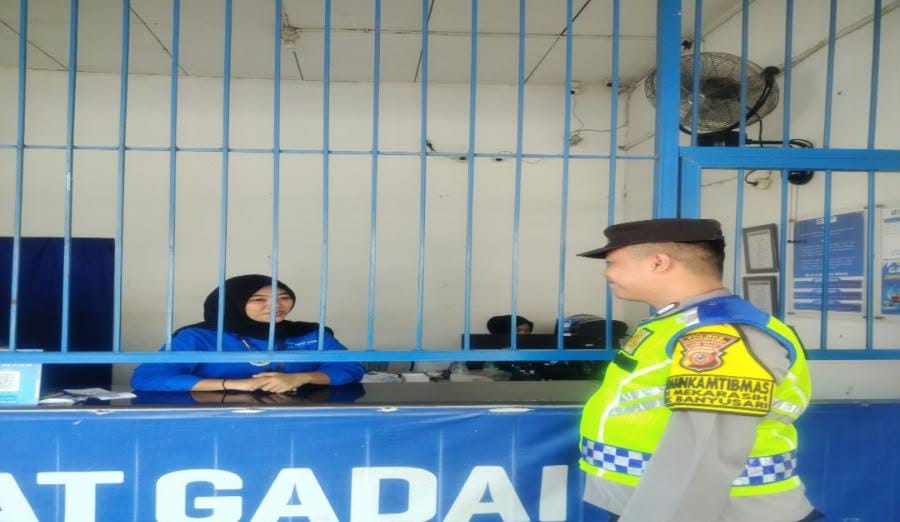 Kunjungi Pusat Gadai Gempol Patroli Prekat Polsek Banyusari di Siang Hari