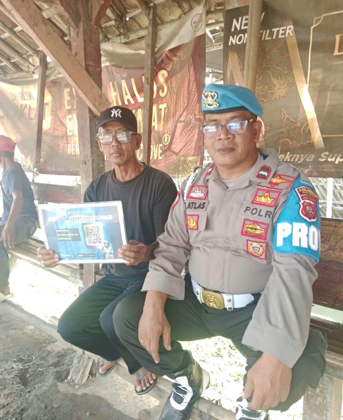 Polsek Banyusari Melaksanakan Giat Sosialisasi QR Barcode ke Masyarakat Pengaduan ke Divisi Propam Polri Bidpropam Polda Jabar